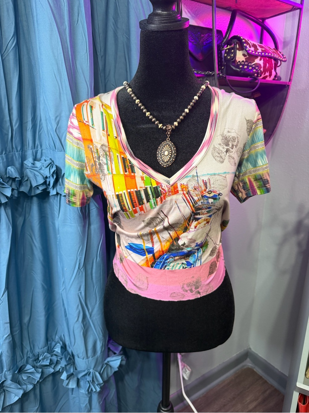 Johnny Was XXS Multicolor Print Cropped V Neck Tee Boho Rose Patch